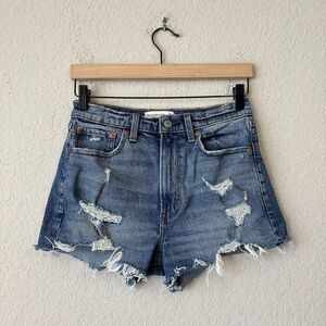 ABERCROMBIE & FITCH Distressed High-Rise The 2" Mom Shorts Cut-Off Blue